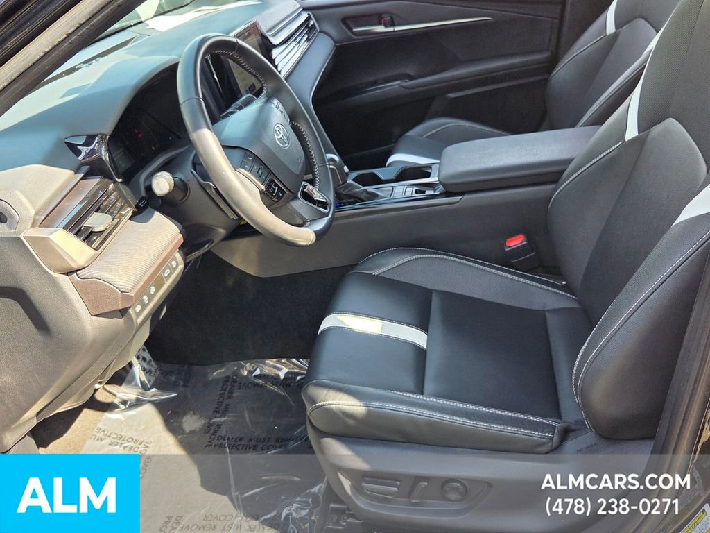 Used 2025 Toyota Camry SE image 13