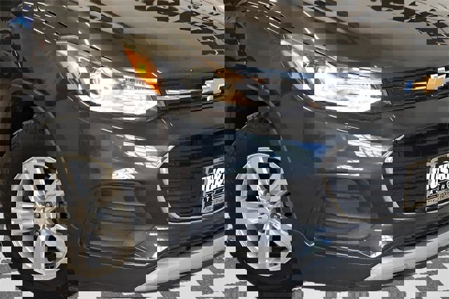 Used 2017 Chevrolet Trax LT w/ LT Convenience Package image 15