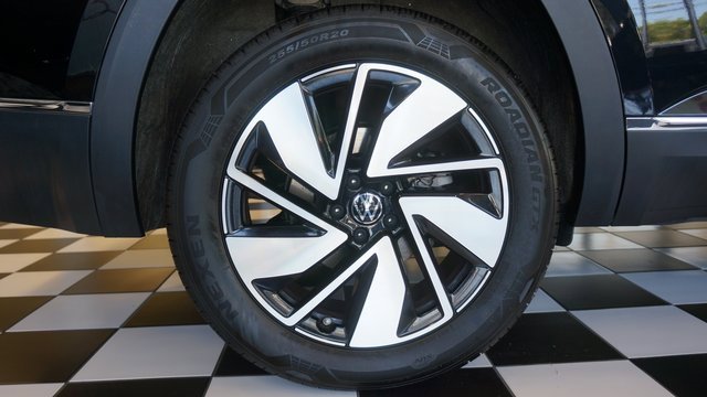 Certified 2025 Volkswagen Atlas SEL image 92