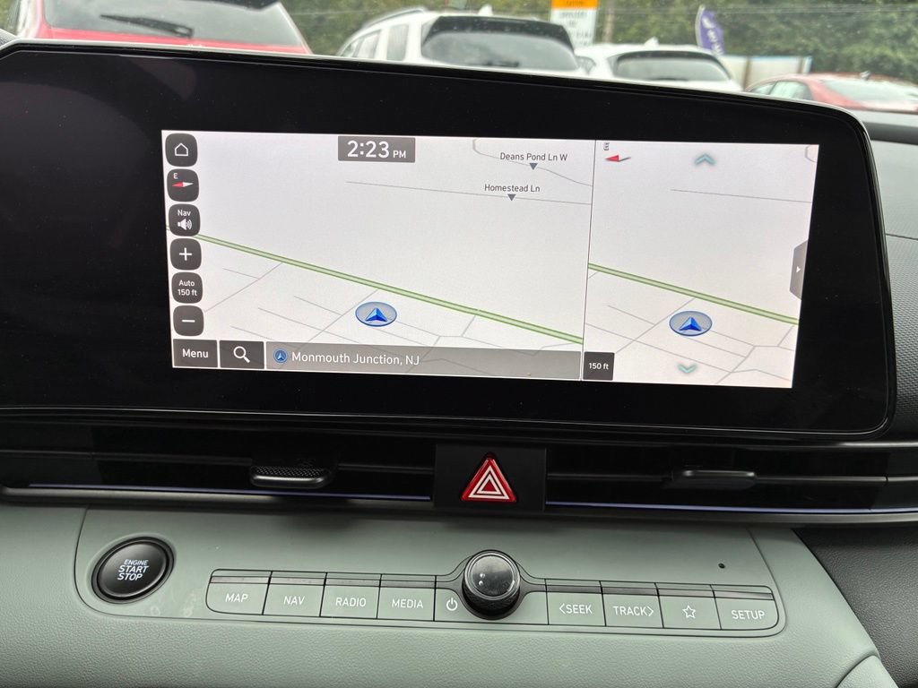 Used 2025 Hyundai Elantra Limited FWD image 31