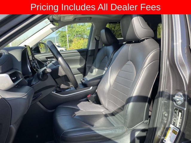 Used 2022 Toyota Highlander XLE AWD/4WD image 23