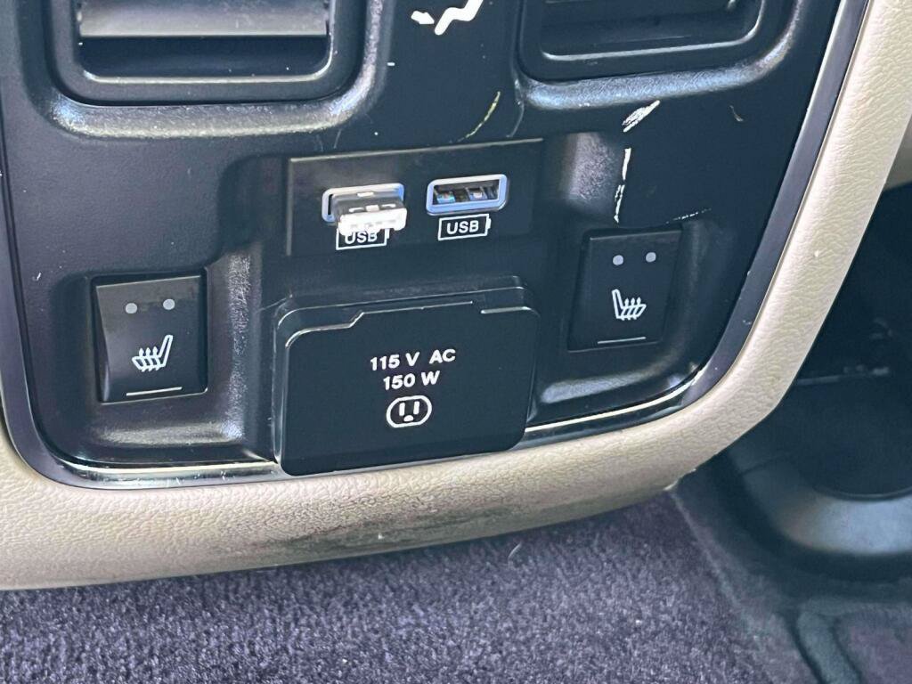 Used 2016 Jeep Grand Cherokee Limited AWD/4WD image 19