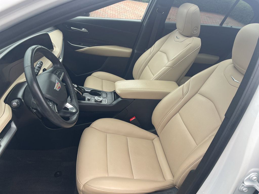 Used 2024 Cadillac XT4 Premium Luxury image 16