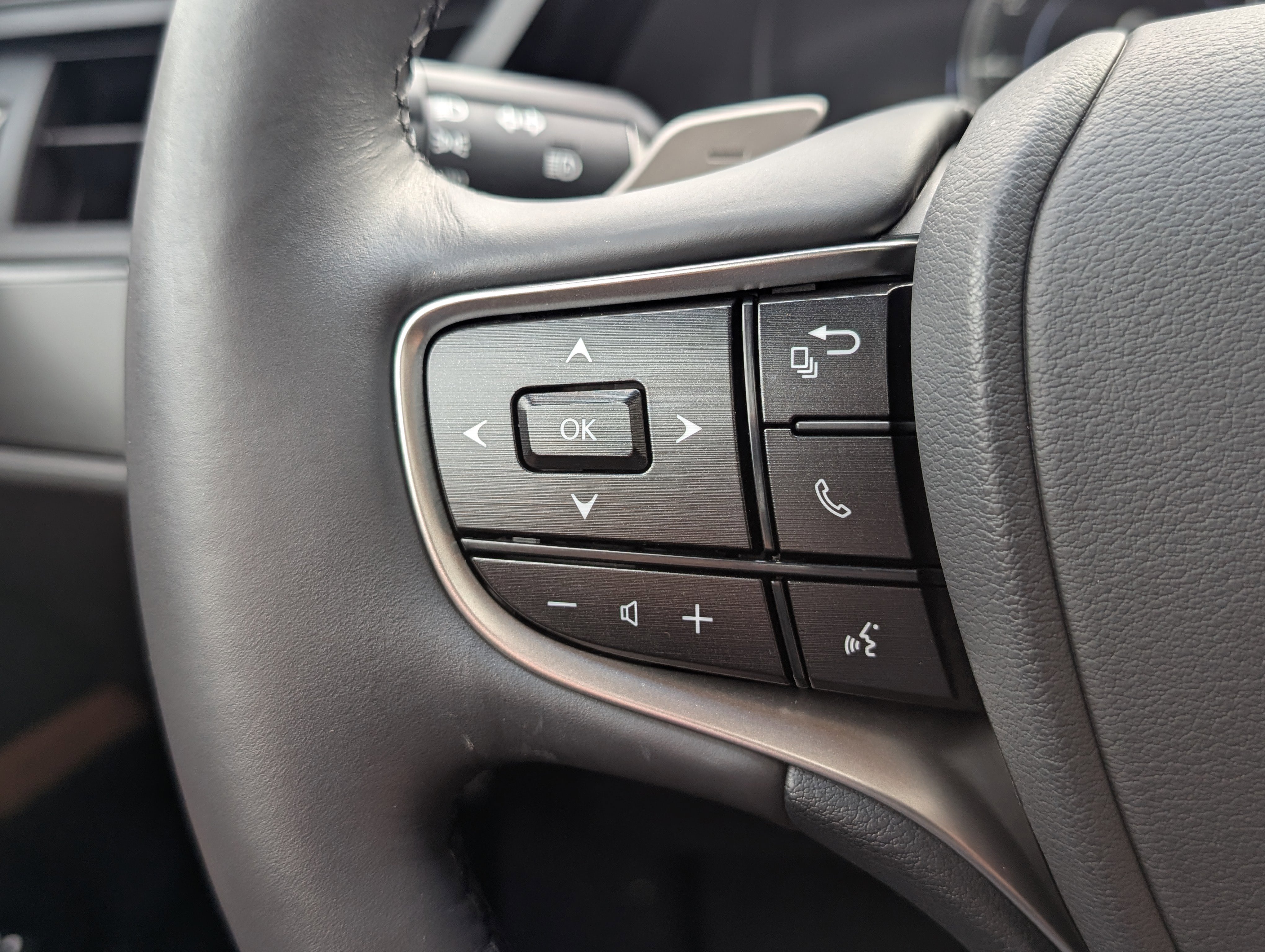 Certified 2024 Lexus ES 350 w/ Premium Package image 22