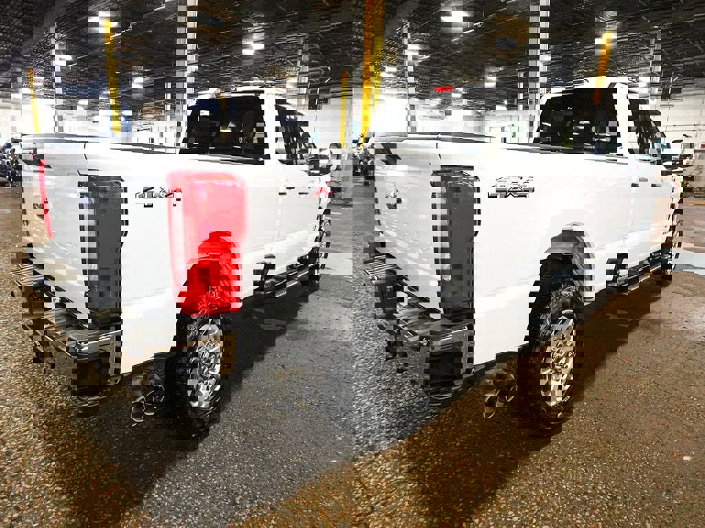 Used 2024 Ford F250 XLT AWD/4WD image 6