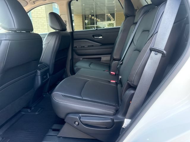 Used 2023 Nissan Pathfinder SL FWD image 19