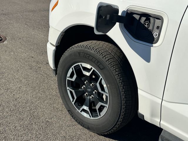 Used 2022 Ford F150 Lightning XLT image 9