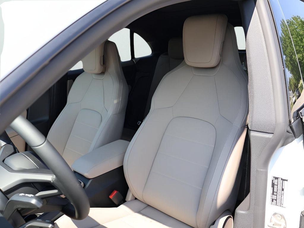 New 2025 Porsche Macan Electric RWD image 4