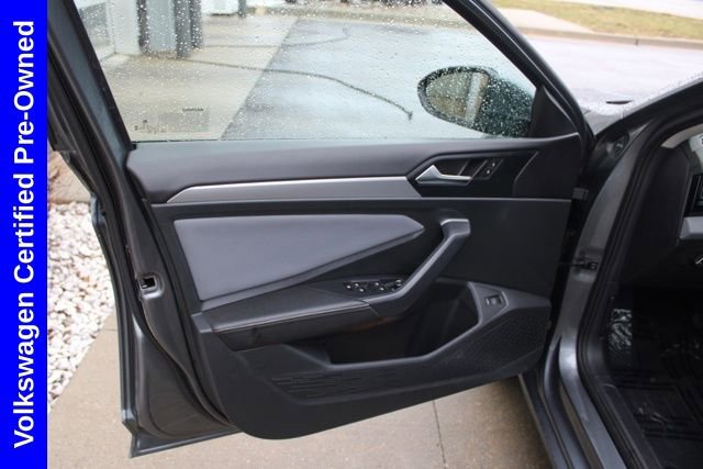 Used 2025 Volkswagen Jetta SE image 17