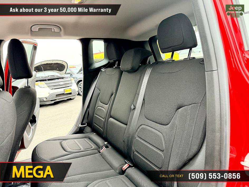 Used 2018 Jeep Renegade Latitude w/ Cold Weather Group image 17
