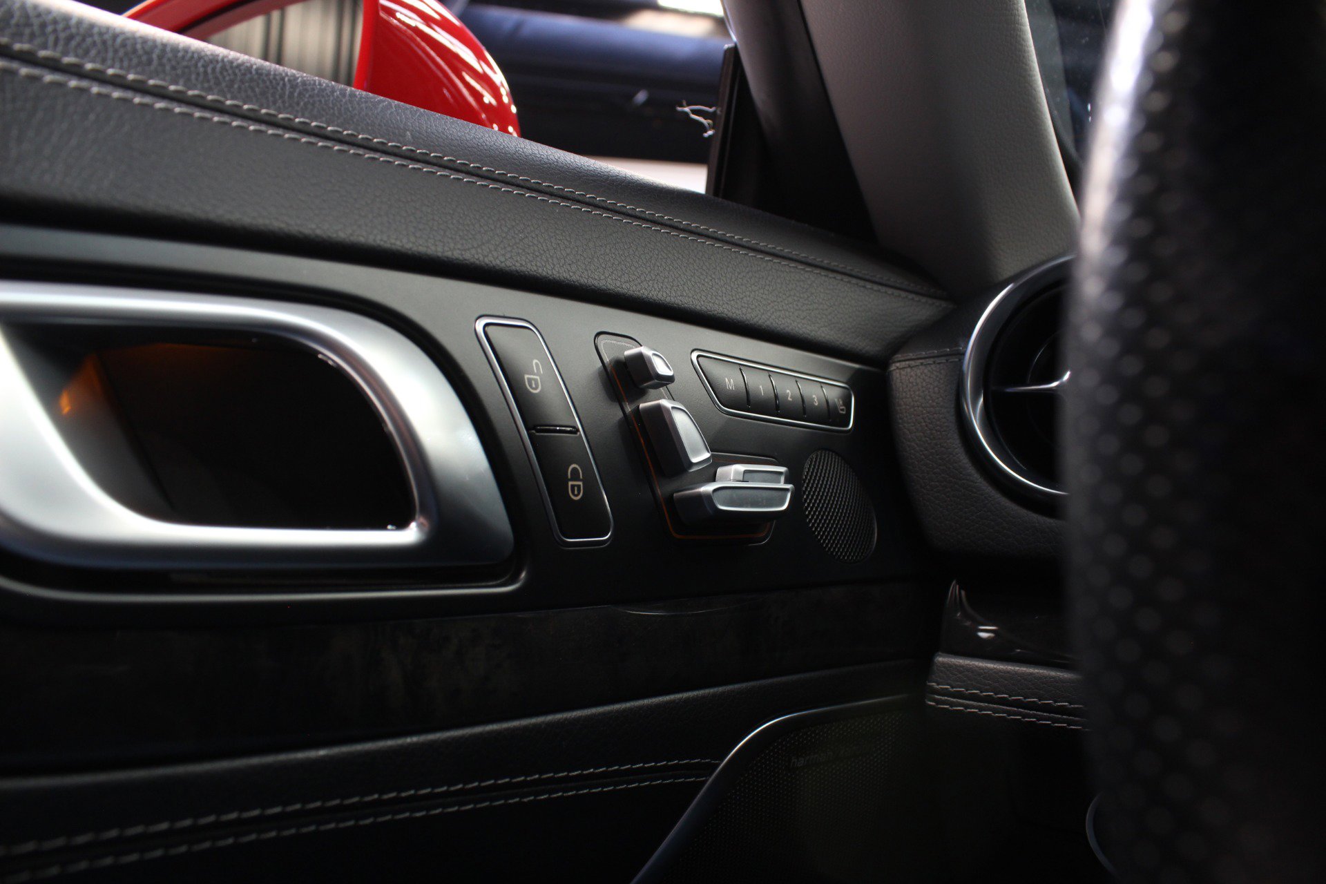 Used 2017 Mercedes-Benz SL 550 w/ Driver Assistance Package image 37