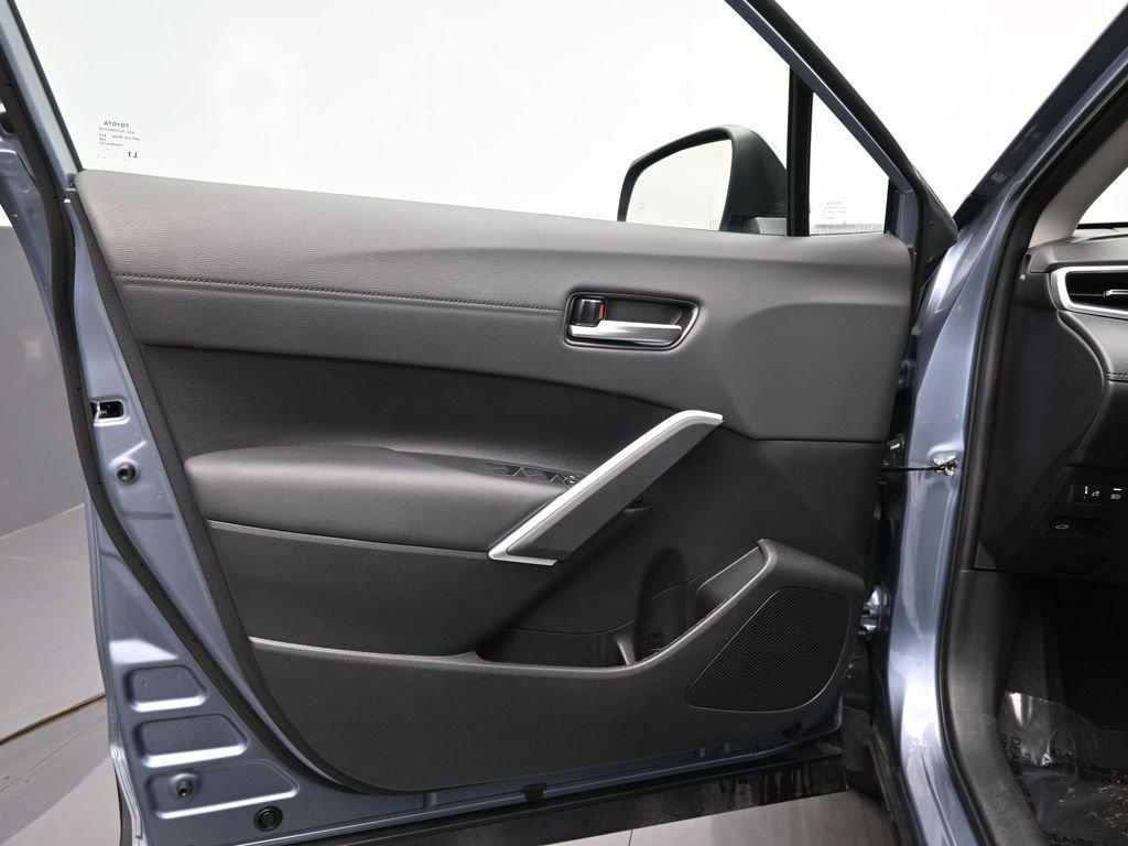 Used 2024 Toyota Corolla Cross XLE w/ Convenience Package image 30