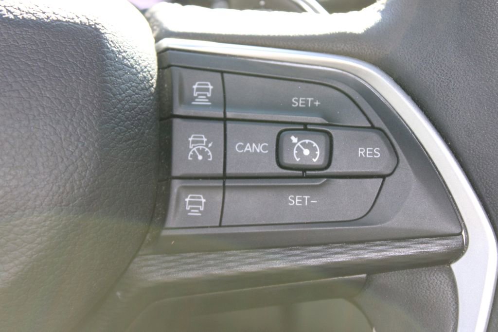 Used 2023 Jeep Grand Cherokee L Laredo image 16