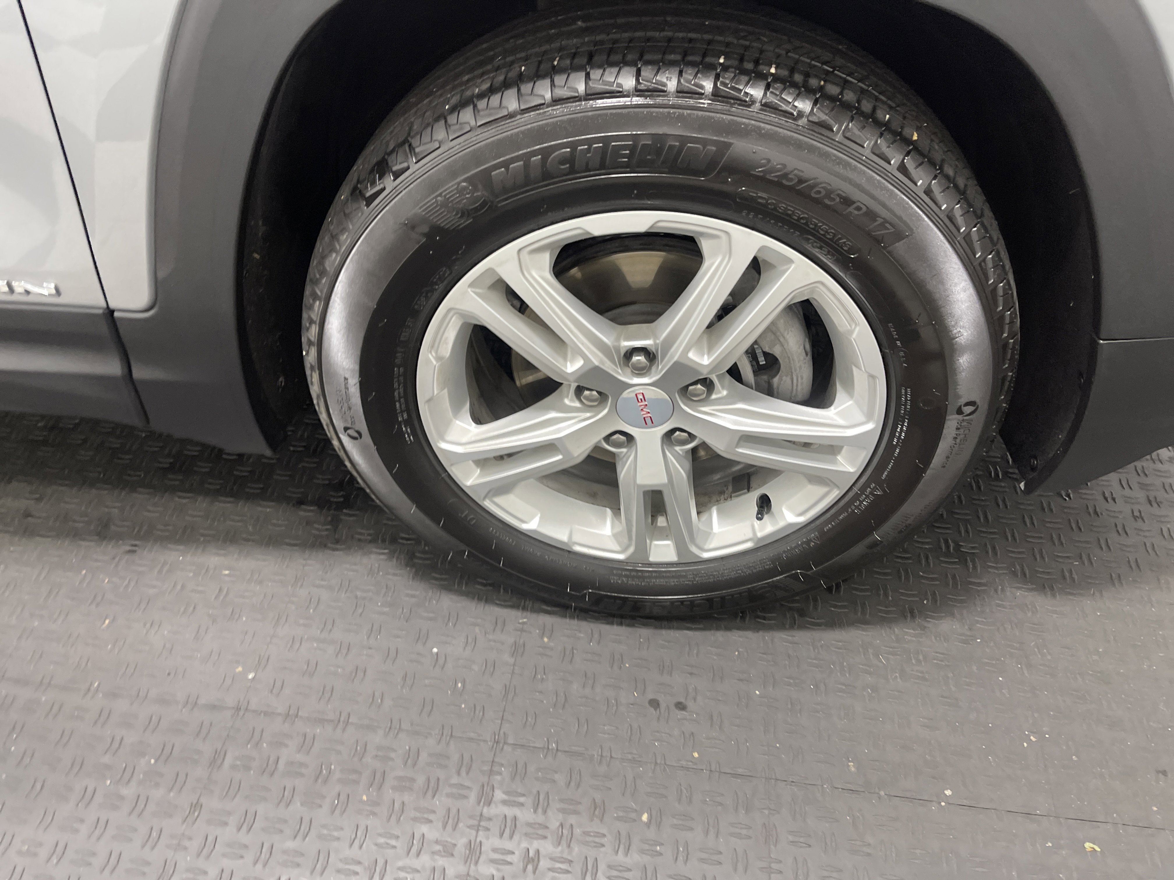 Used 2023 GMC Terrain SLE w/ Driver Convenience Package FWD image 28