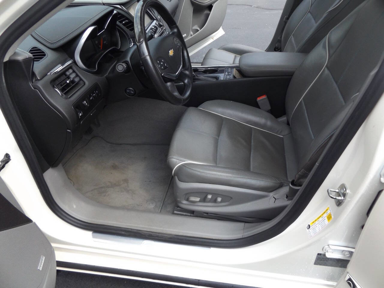 Used 2014 Chevrolet Impala LTZ image 12