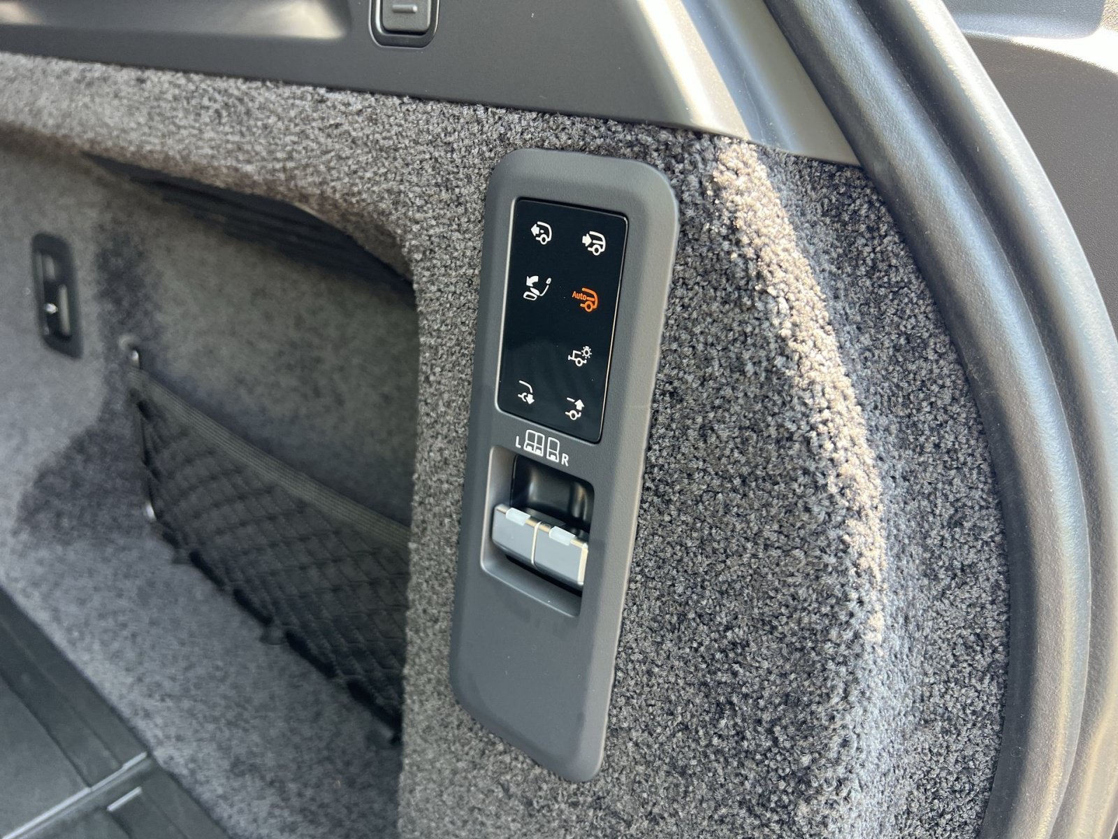 Used 2025 Land Rover Range Rover Autobiography AWD/4WD image 24