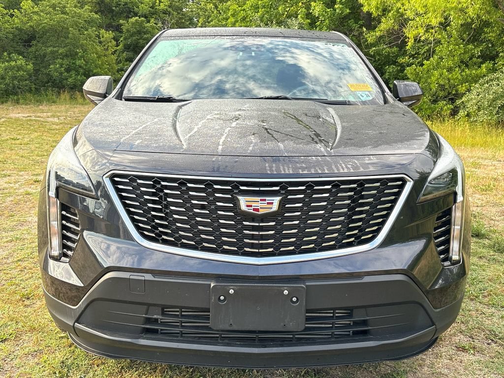 Used 2023 Cadillac XT4 Luxury w/ Cold Weather Package FWD image 2
