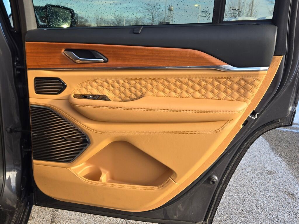 Used 2024 Jeep Grand Cherokee L Summit image 14