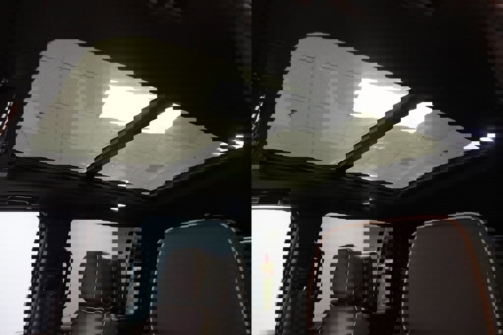 New 2025 Chevrolet Suburban Premier image 3