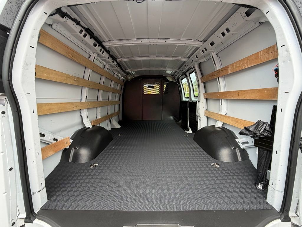 Used 2024 GMC Savana 2500 w/ Driver Convenience Package image 23