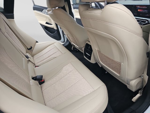 Used 2022 BMW i4 eDrive40 w/ Premium Package RWD image 11