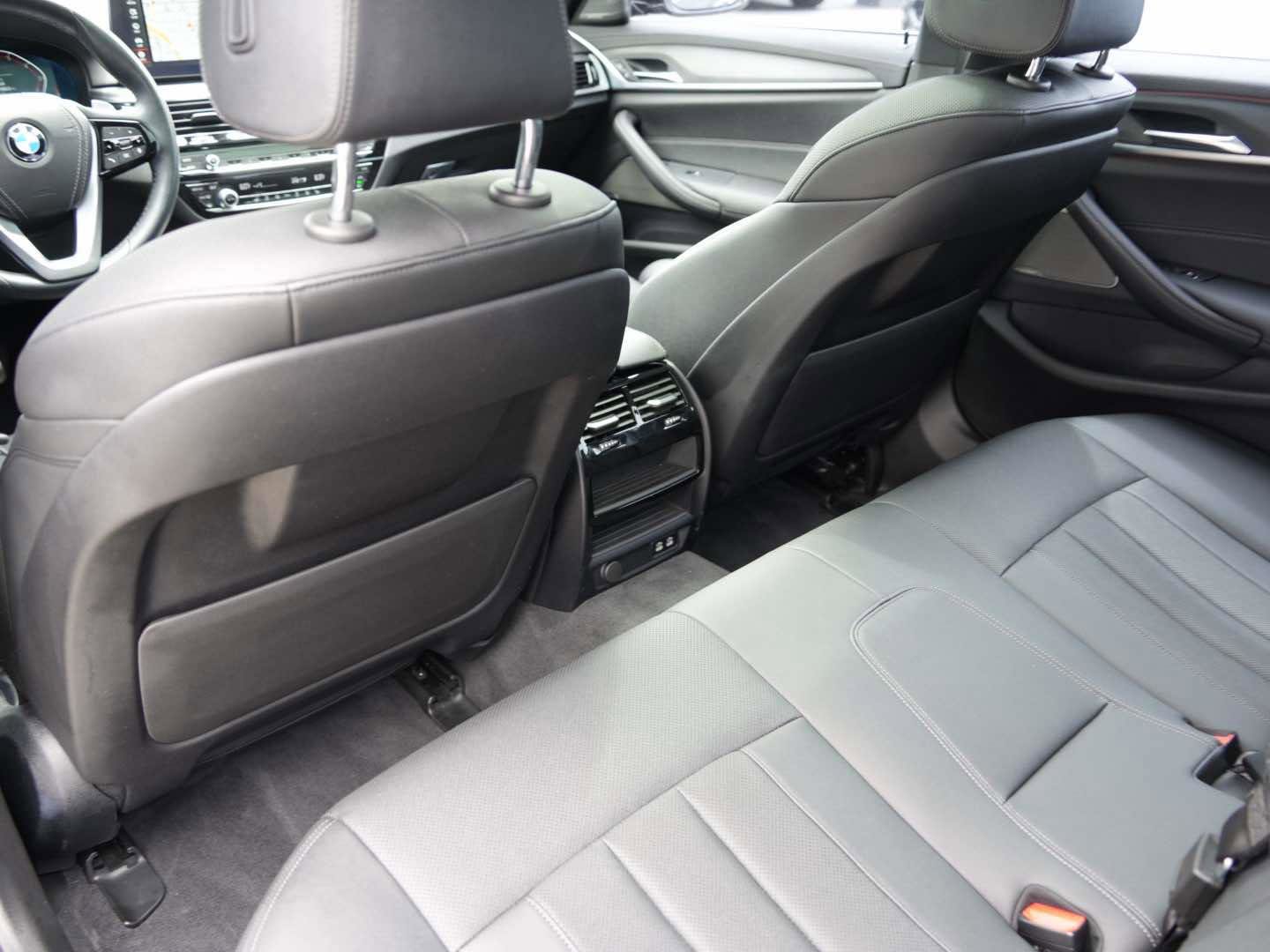 Used 2022 BMW 530i w/ Premium Package RWD image 10