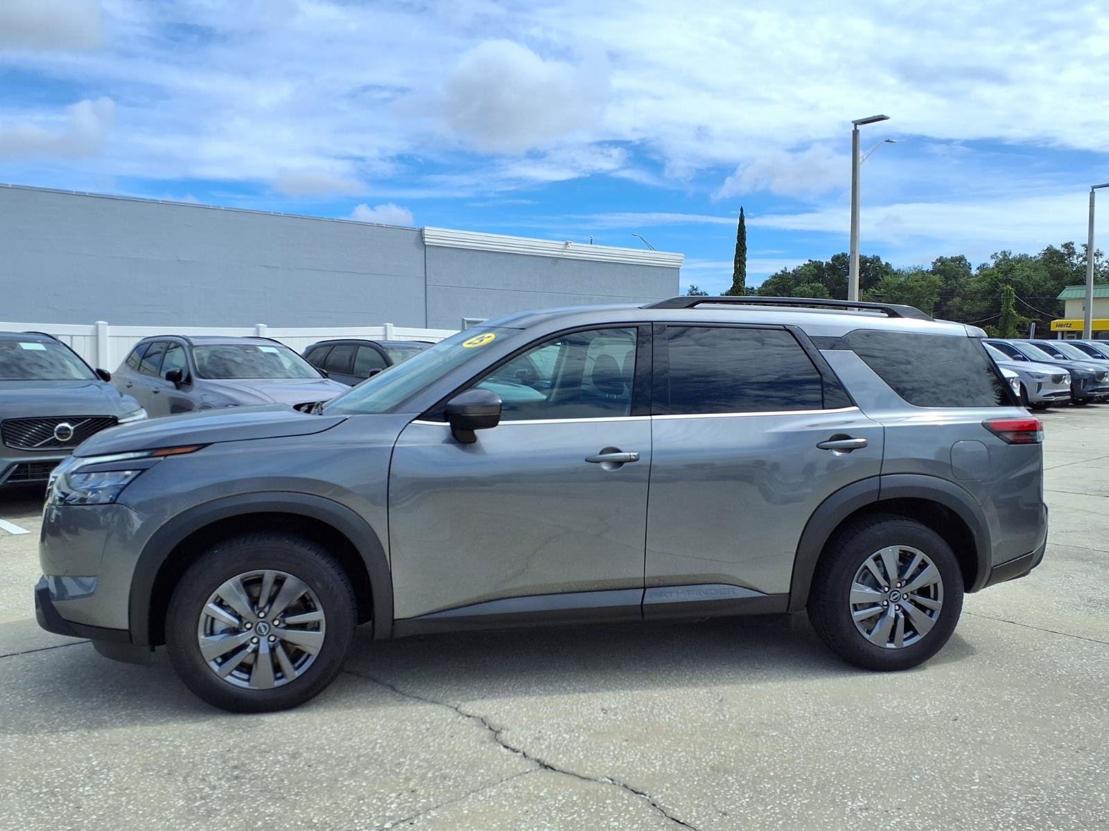 Used 2025 Nissan Pathfinder SV FWD image 4