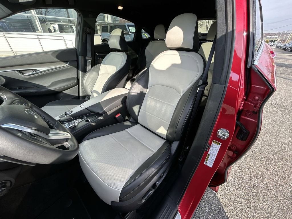Certified 2023 INFINITI QX55 Essential image 15