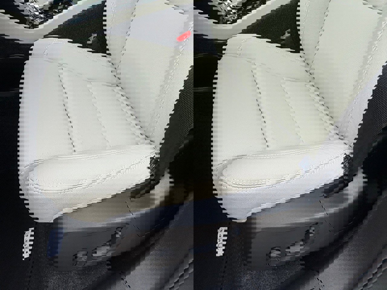 New 2026 Volvo XC40 B5 Plus w/ Protection Package Premier image 20