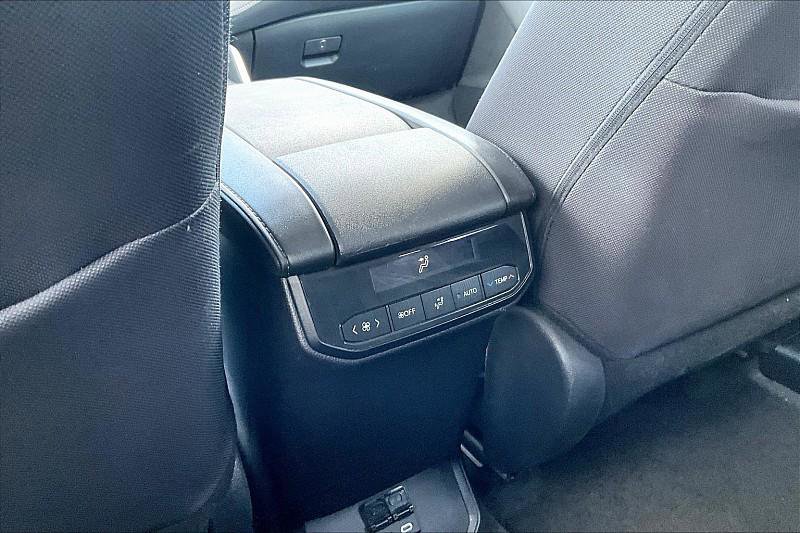 Used 2024 Toyota Highlander LE image 32