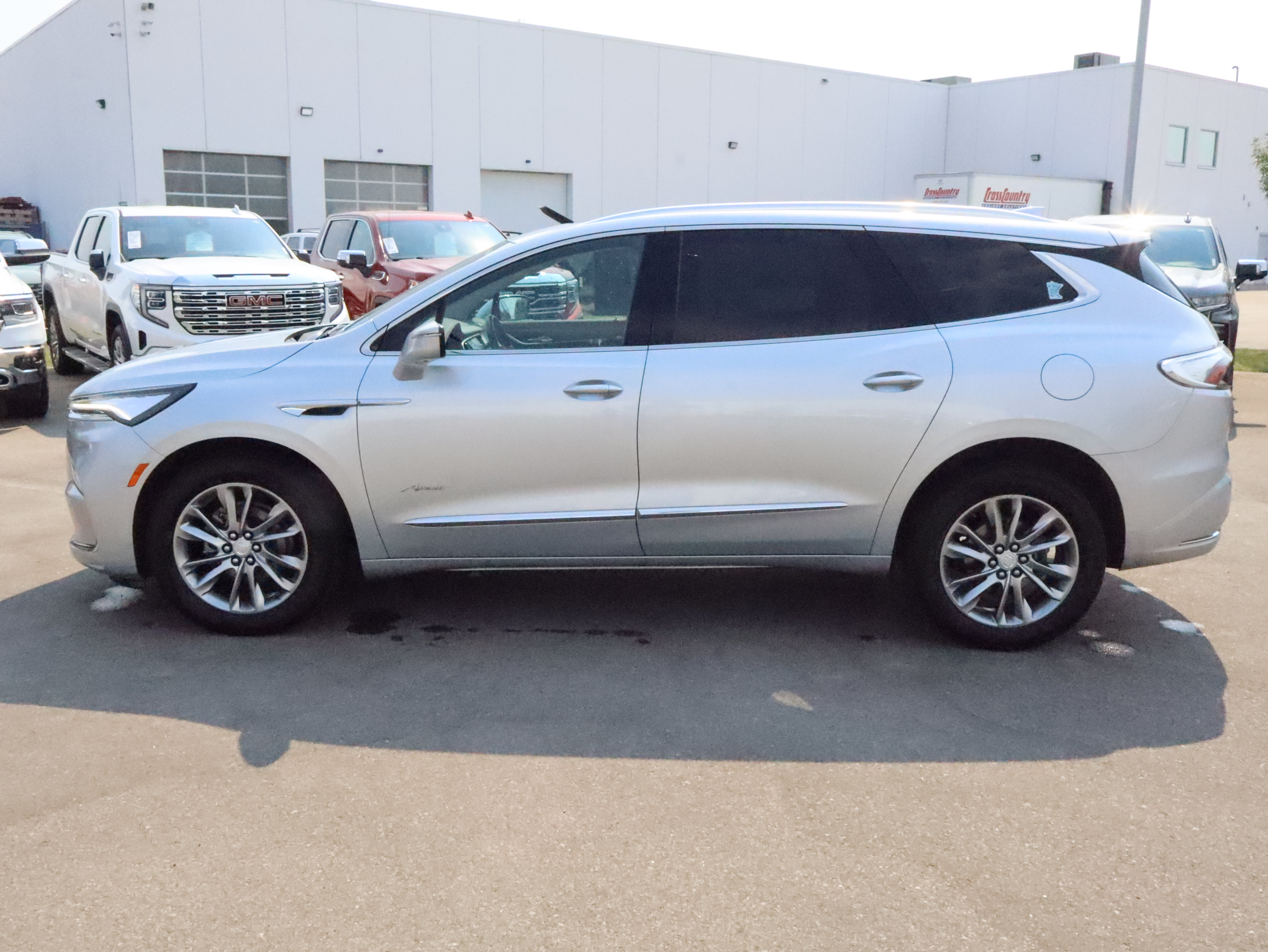Used 2022 Buick Enclave Avenir w/ Avenir Technology Package AWD/4WD image 4