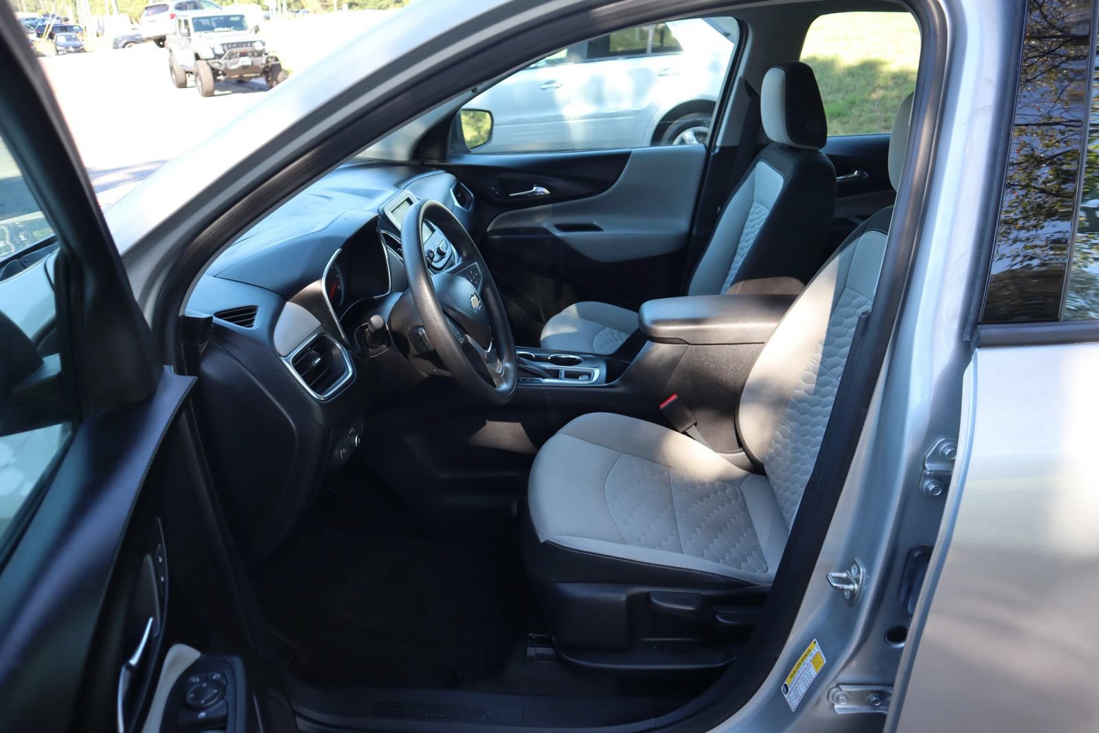 Used 2019 Chevrolet Equinox LS FWD image 9