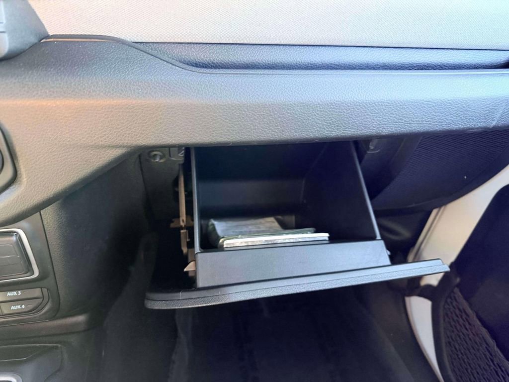 Used 2025 Jeep Wrangler Willys AWD/4WD image 23