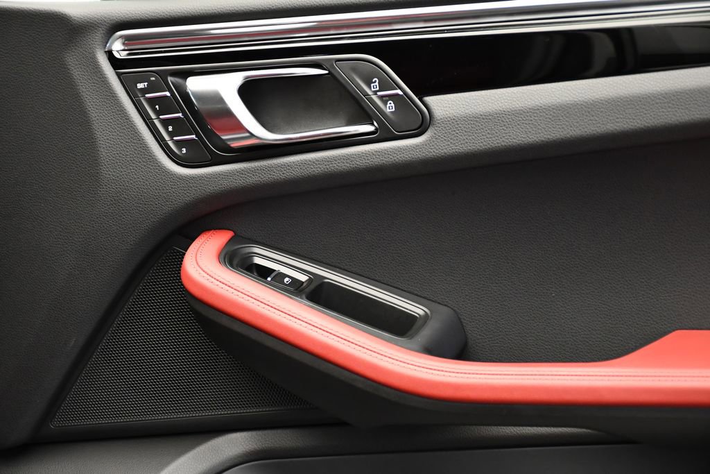 Certified 2025 Porsche Macan image 48