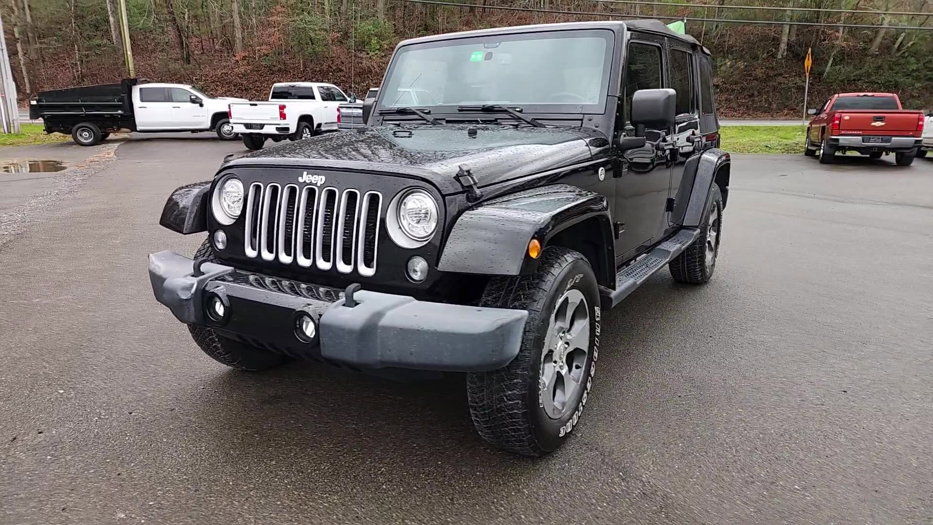 Used 2017 Jeep Wrangler Unlimited Sahara w/ Connectivity Group image 11