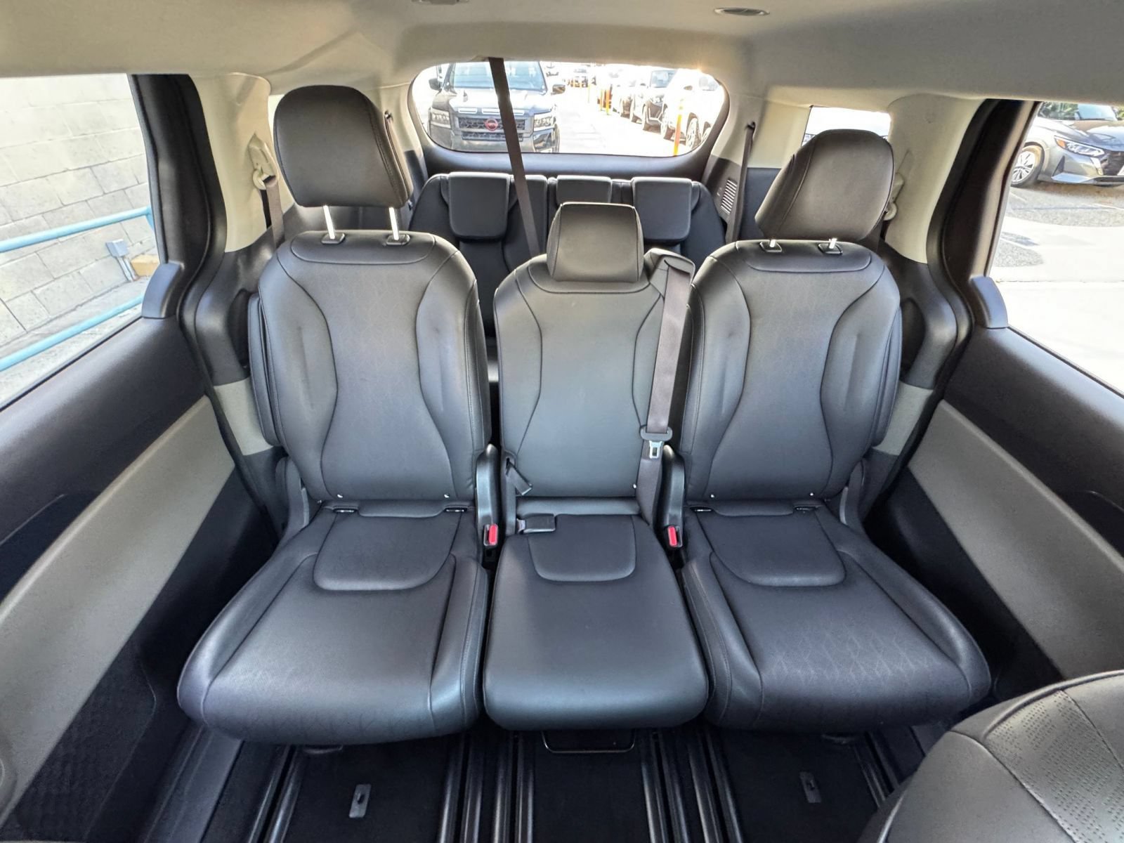 Used 2026 Kia Carnival FWD image 40