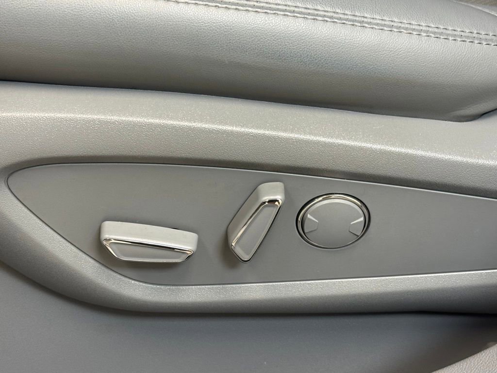 Used 2023 Lincoln Nautilus Reserve image 11