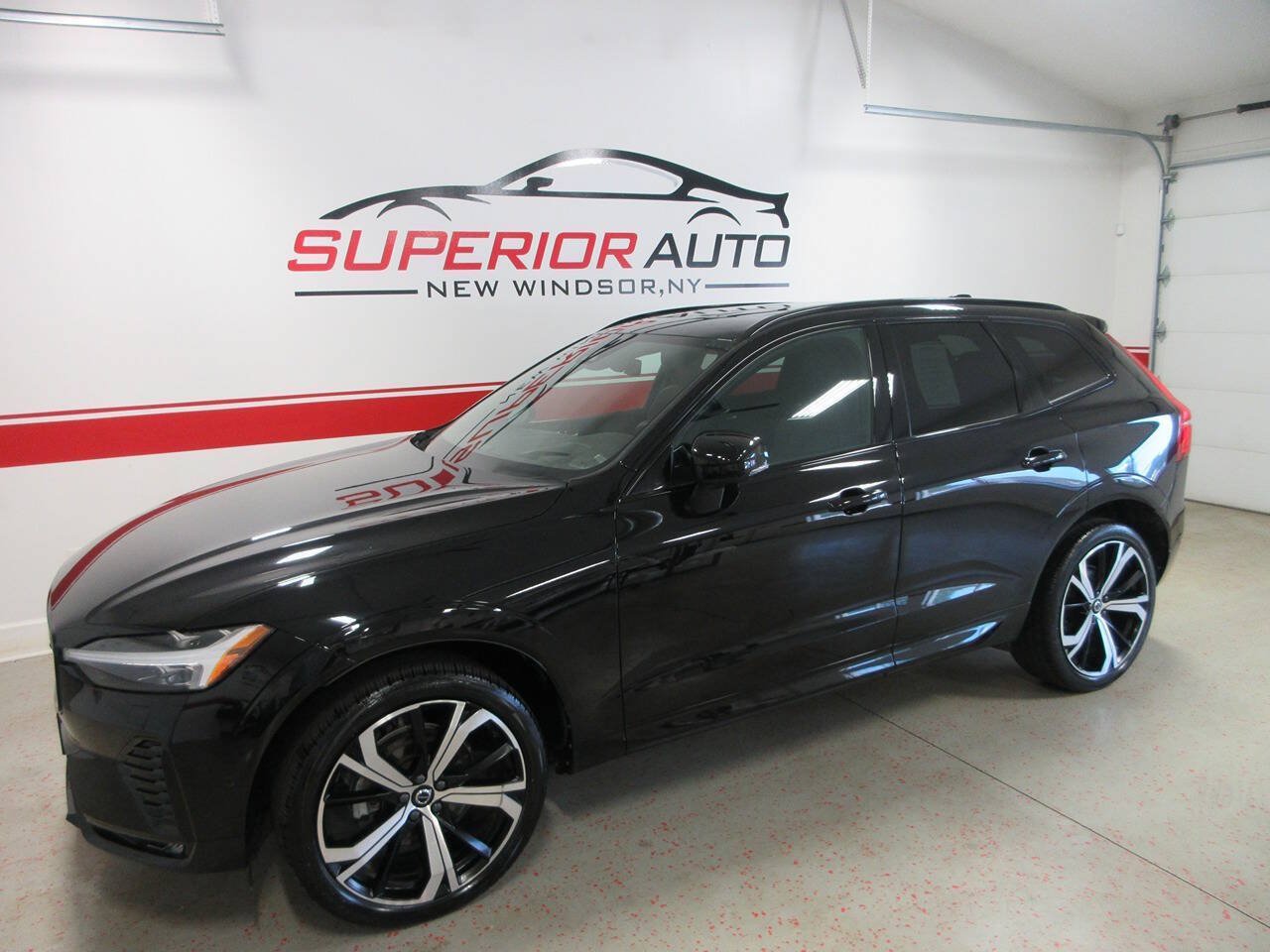 Used 2022 Volvo XC60 B5 R-Design w/ Advanced Package AWD/4WD image 2