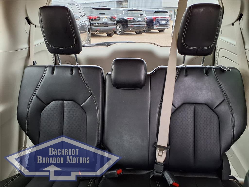 Used 2024 Chrysler Pacifica Select image 18