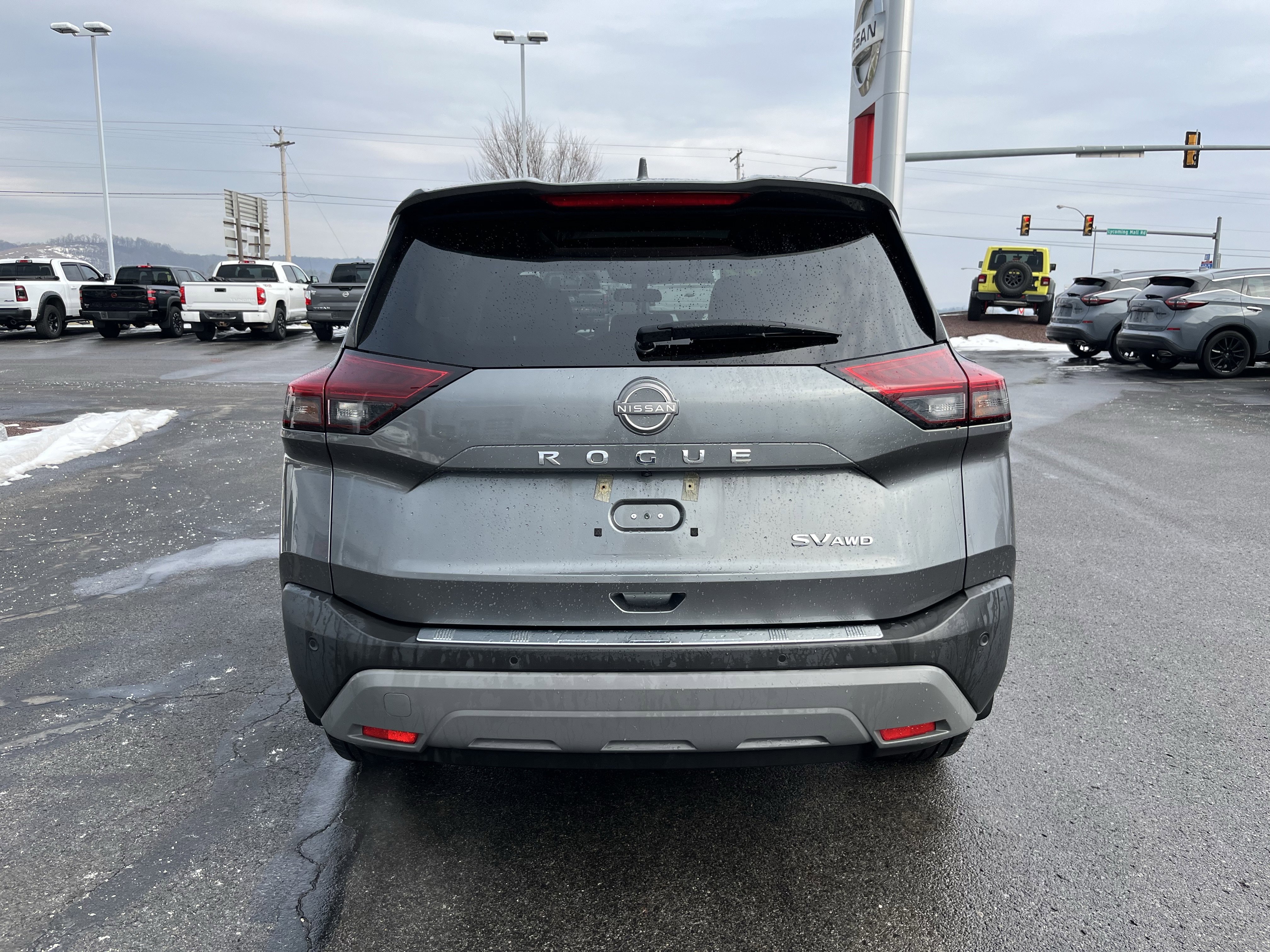 Used 2023 Nissan Rogue SV w/ SV Premium B Package image 4