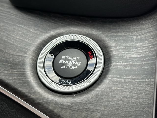 Used 2023 Jeep Grand Cherokee Limited AWD/4WD image 21