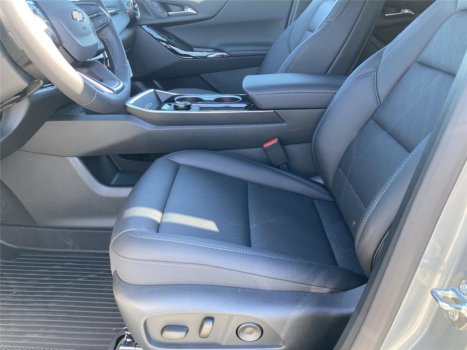 New 2026 Chevrolet Equinox LT w/ Convenience Package II image 15