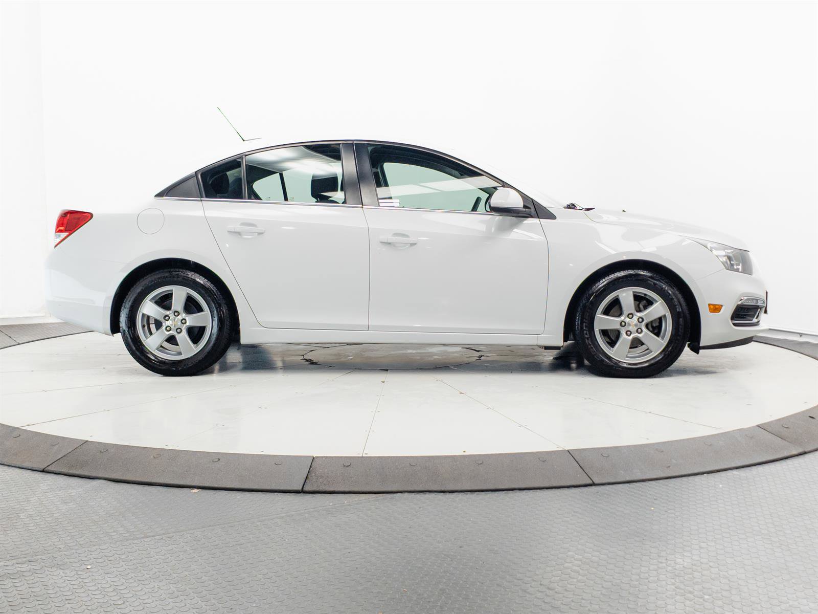 Used 2015 Chevrolet Cruze LT FWD image 11