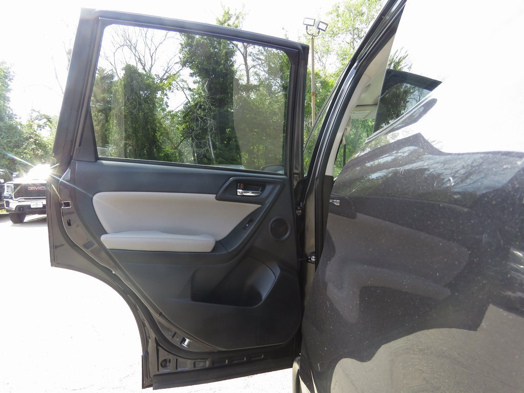 Used 2016 Subaru Forester 2.5i Touring w/ Eyesight & Navigation System image 20