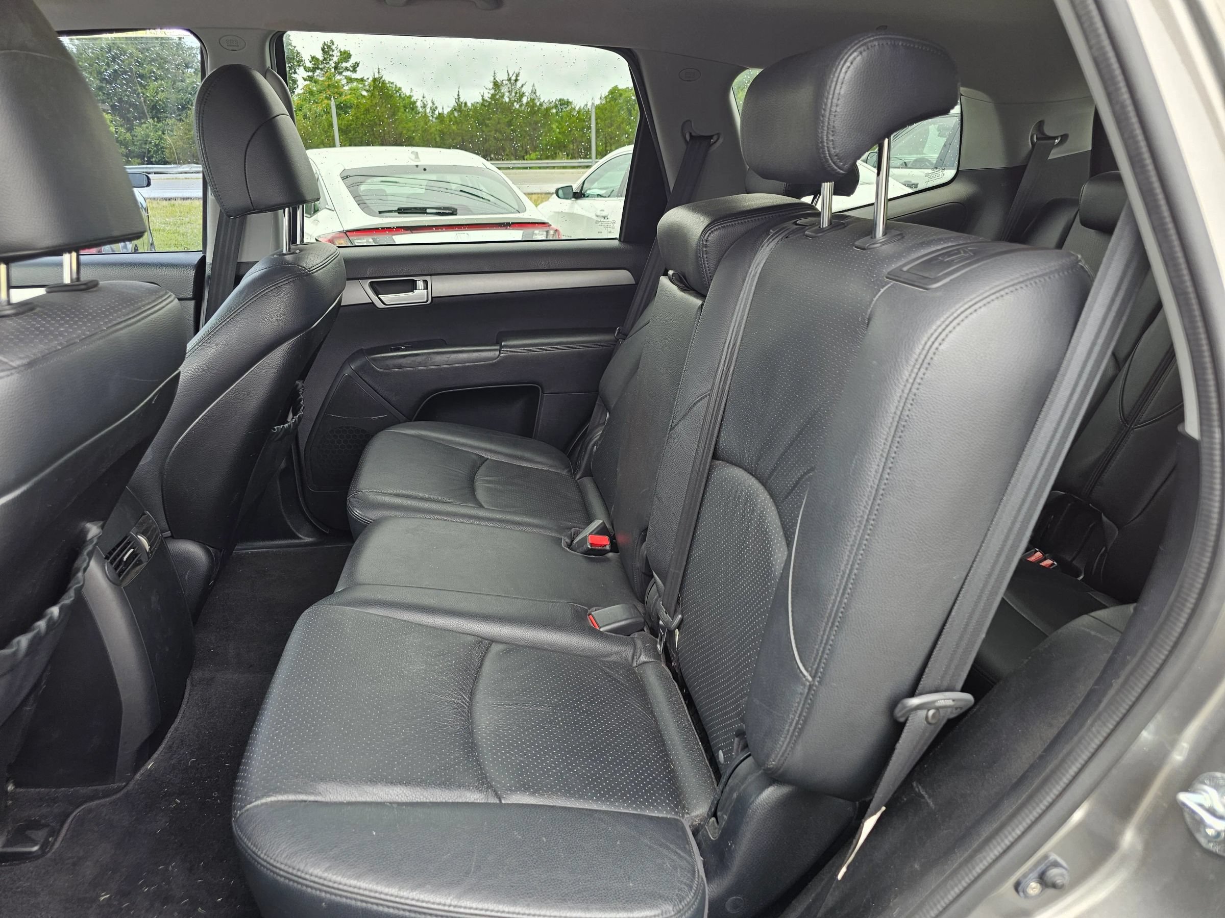 Used 2009 Kia Borrego LX w/ Convenience Pkg AWD/4WD image 4