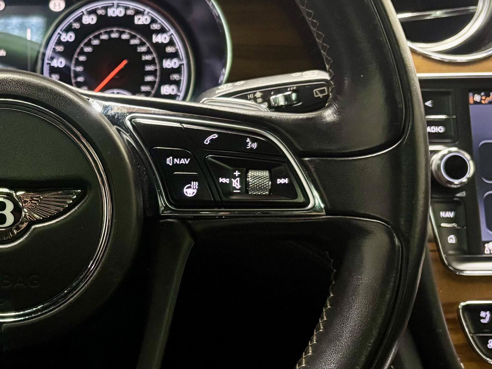 Used 2018 Bentley Bentayga AWD/4WD image 27