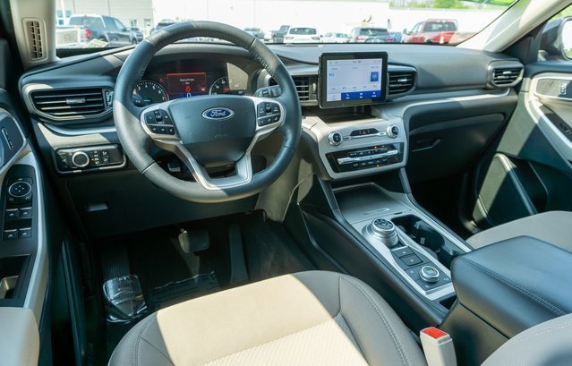 Used 2023 Ford Explorer XLT image 13