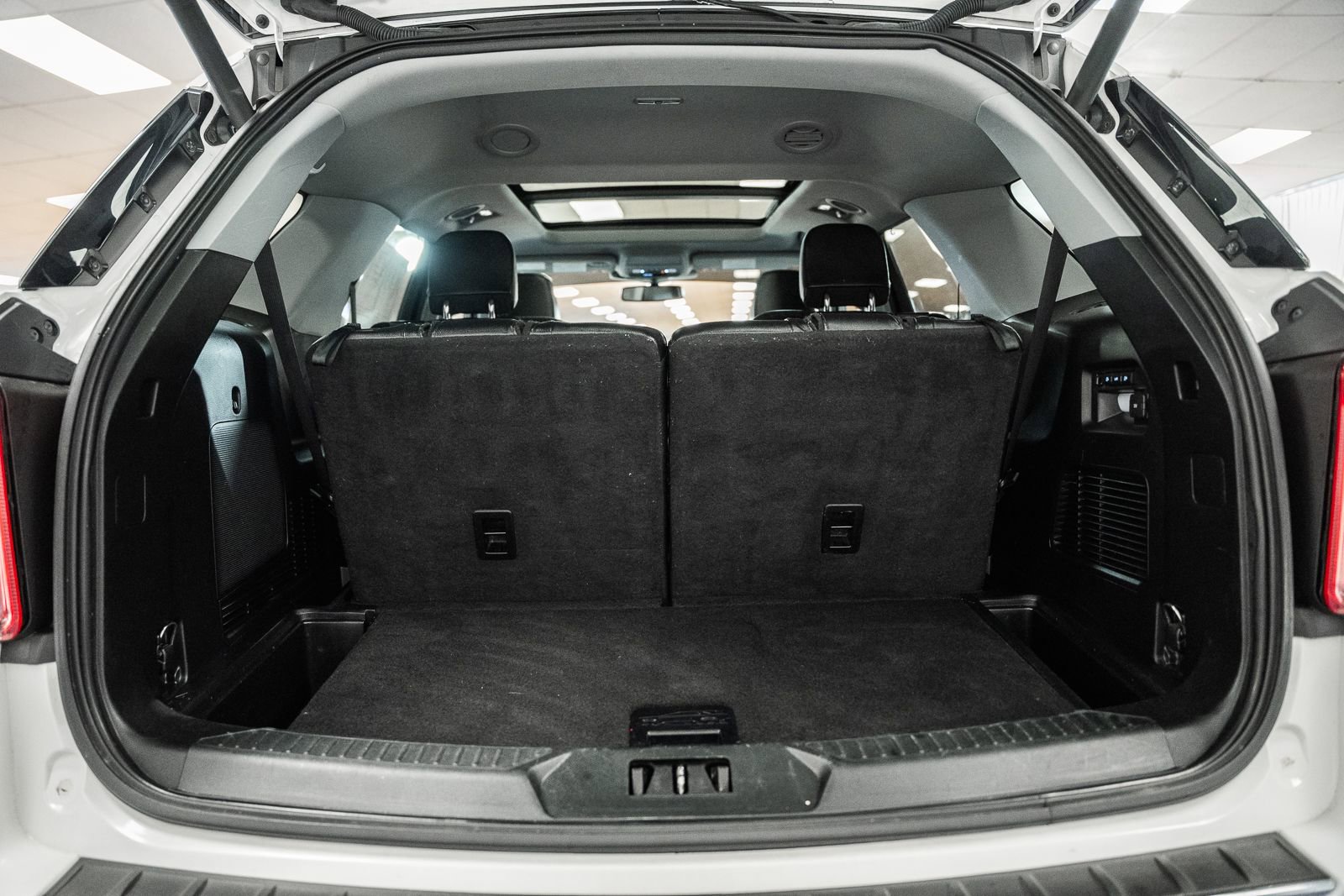 Used 2020 Ford Explorer Limited w/ Class III Trailer Tow Package image 13