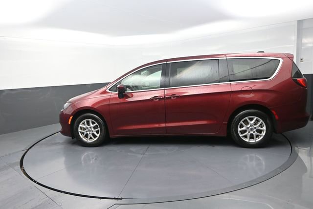 Used 2022 Chrysler Voyager LX FWD image 81