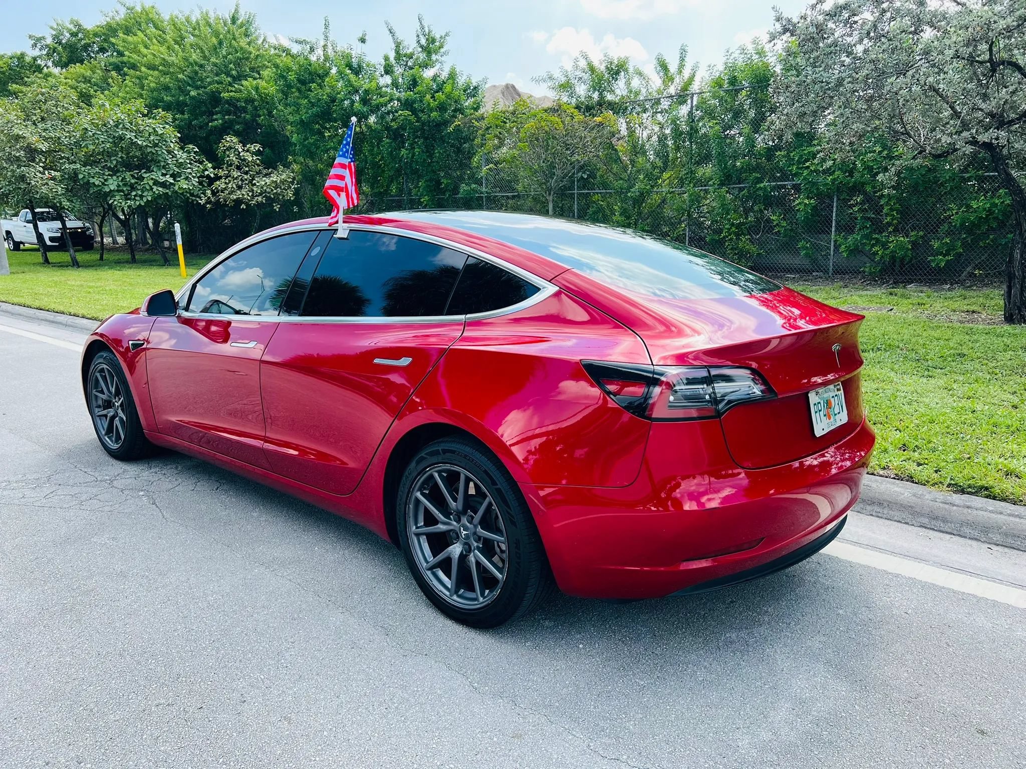 Used 2018 Tesla Model 3 Long Range RWD image 3
